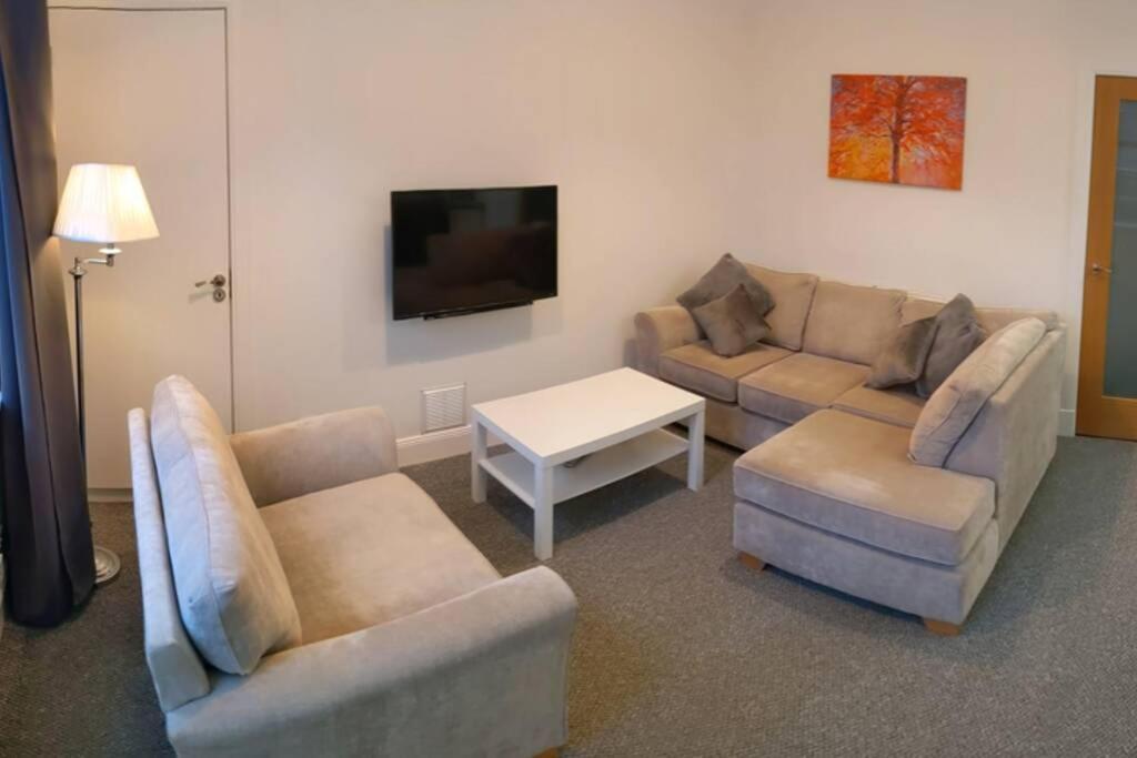 Glenfinnan - Two Bedroom Apartment Dunfermline Ngoại thất bức ảnh