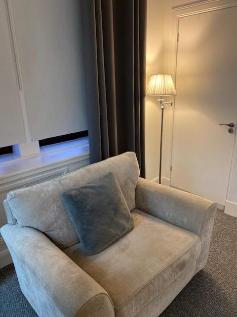 Glenfinnan - Two Bedroom Apartment Dunfermline Ngoại thất bức ảnh